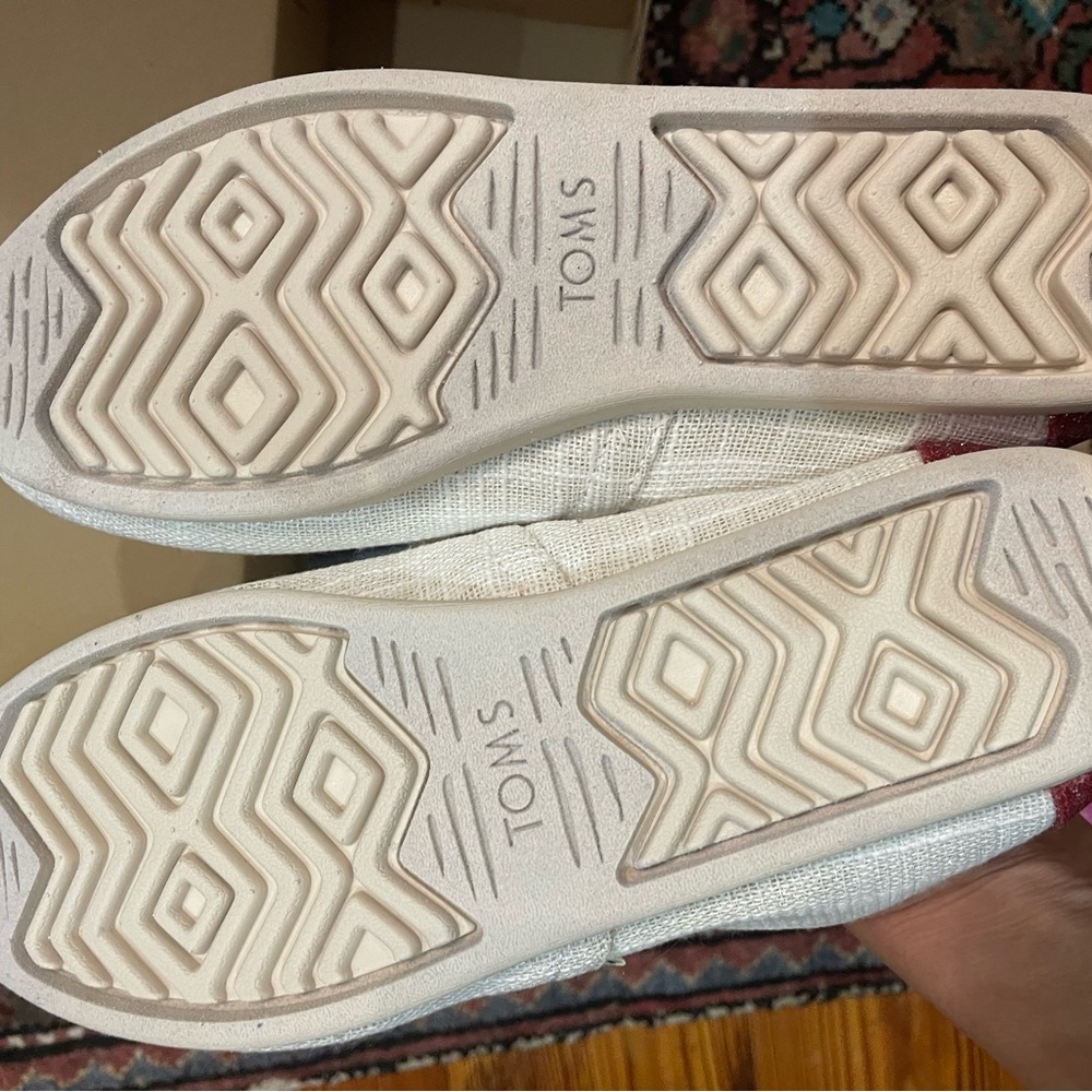 TOMS holiday shoes 9.5 - Picture 2 of 3